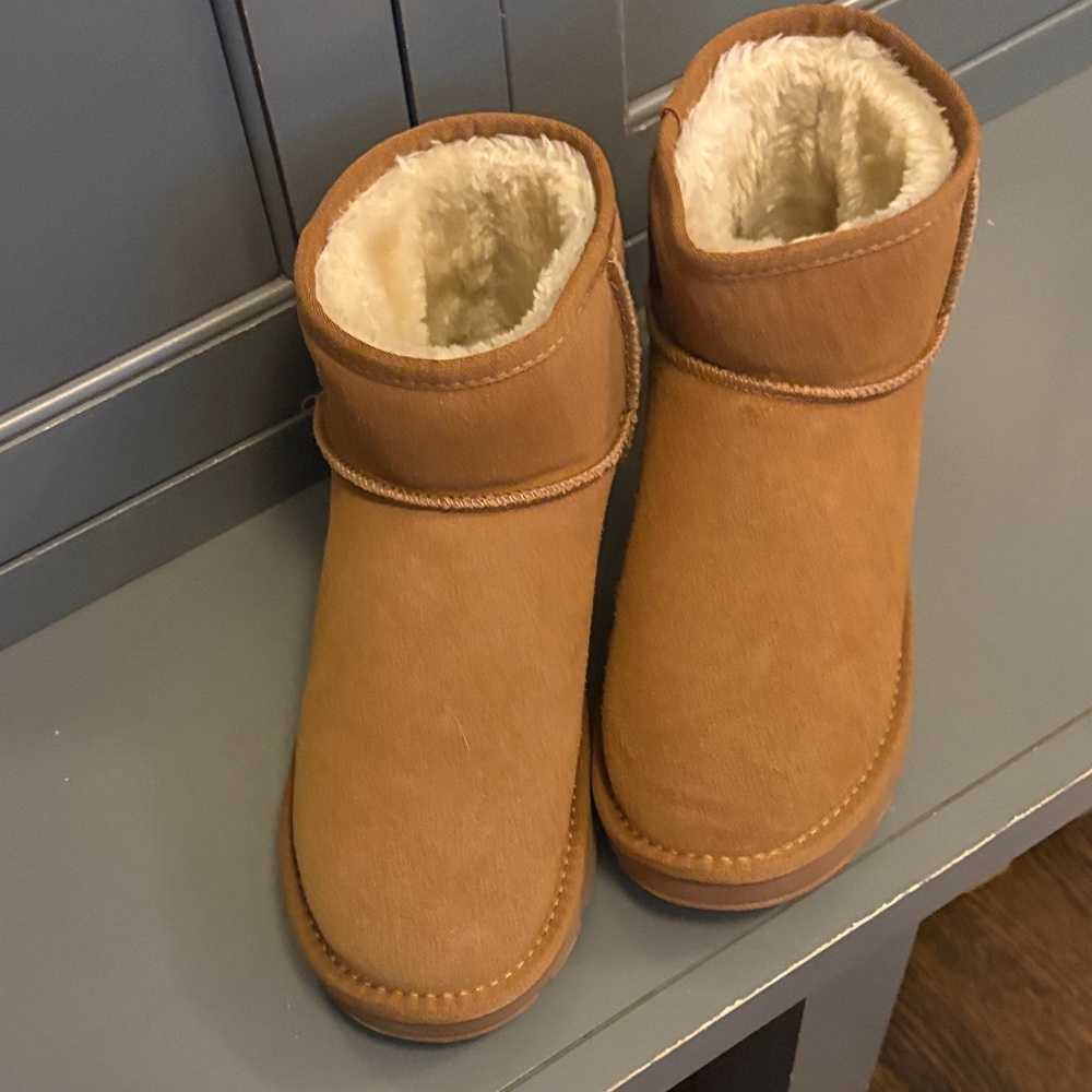 Cozy Tan Shearling-Lined Boots
